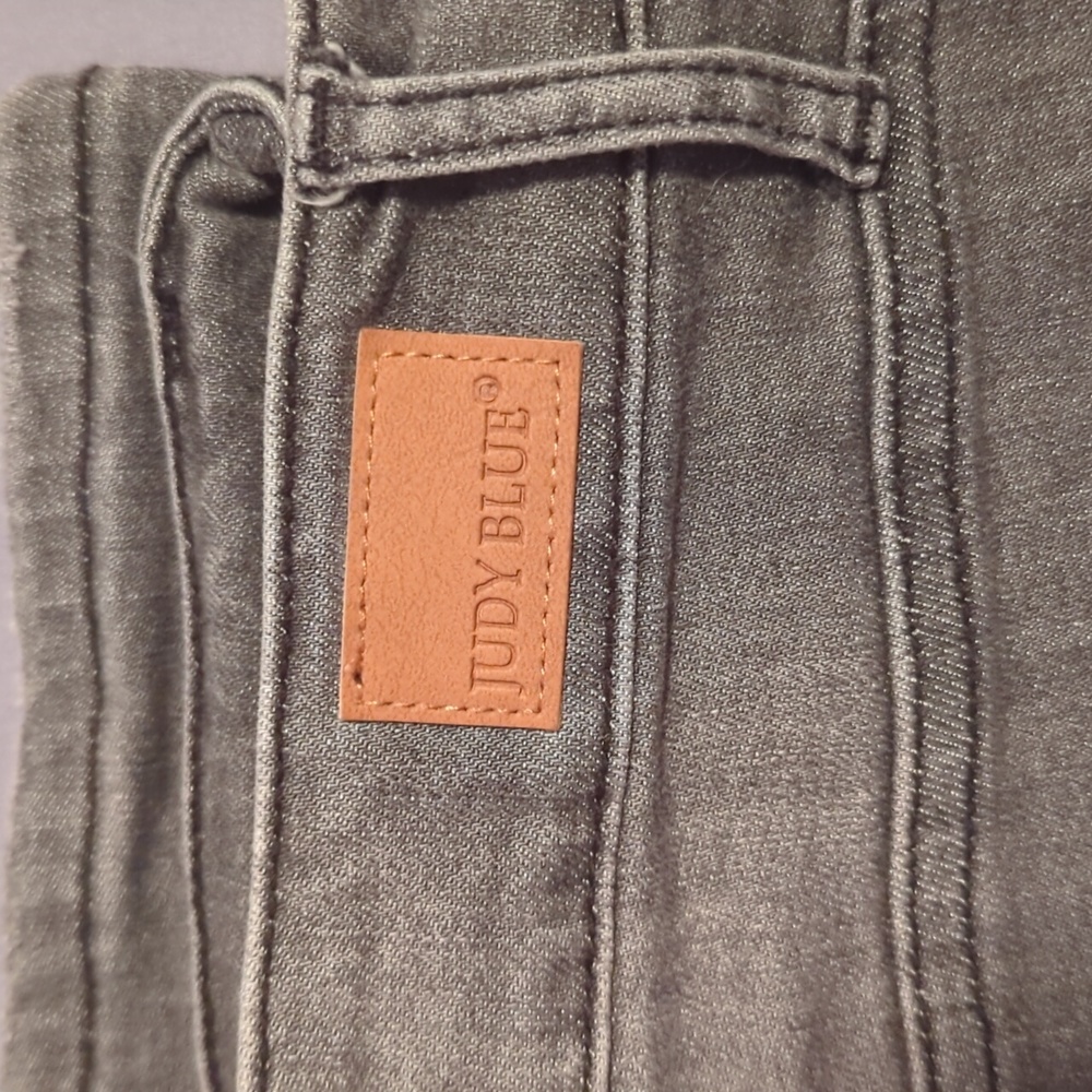 Judy Blue Black Skinny Fit Capri